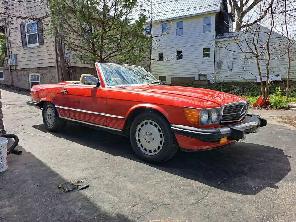 Red 1986 Mercedes-Benz SL 560 automatic convertible For Sale