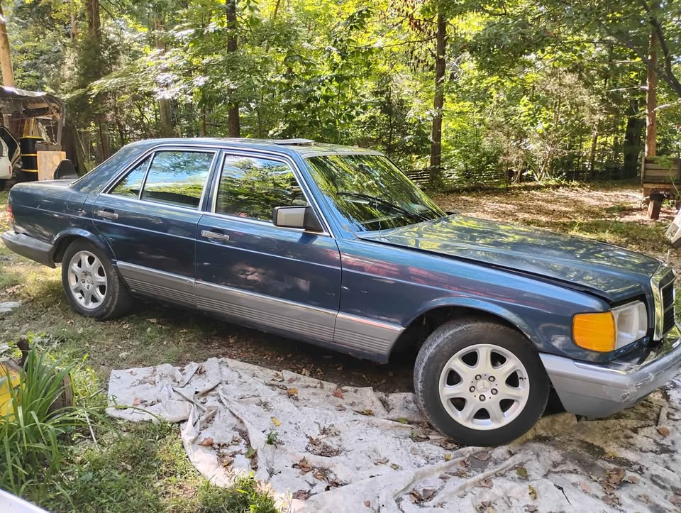 Blue 1984 Mercedes-Benz 300 SD automatic sedan For Sale