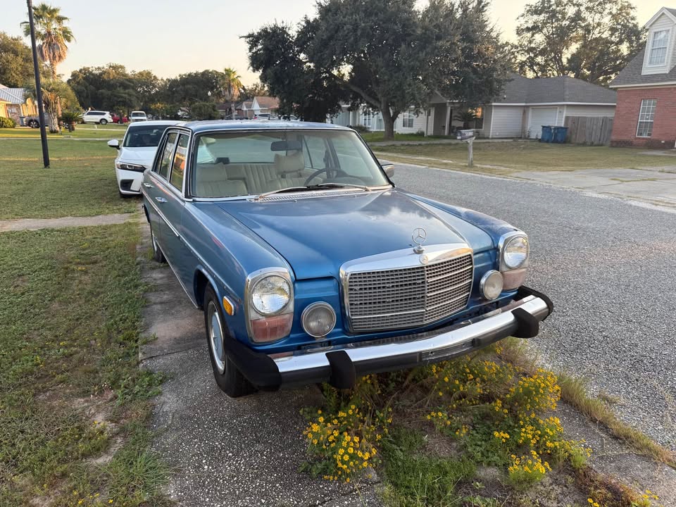 Classic blue 1975 Mercedes-Benz 280 automatic sedan For Sale
