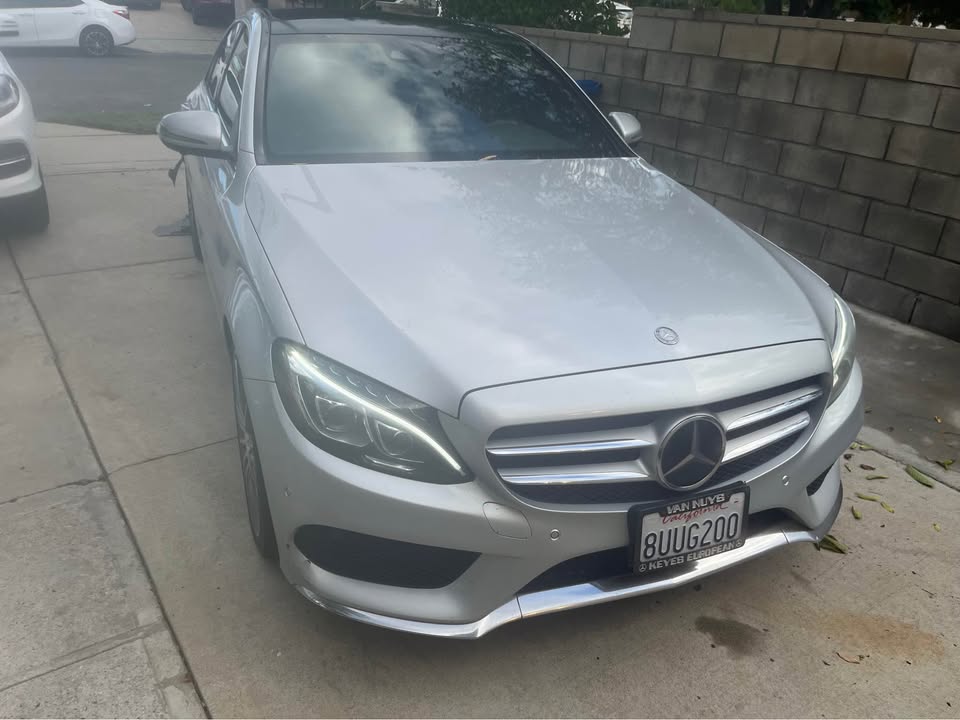 Damaged silver 2017 Mercedes-Benz C300 4Matic sedan For Sale