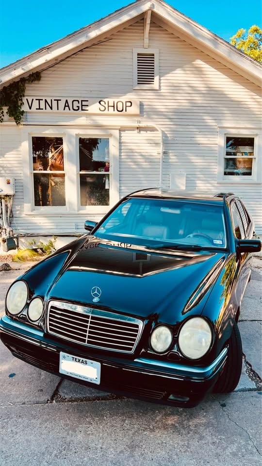 Black 1990 Mercedes-Benz E320 automatic sedan For Sale