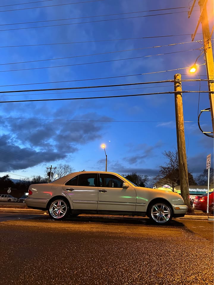 Gold 1999 Mercedes-Benz E430 automatic sedan For Sale