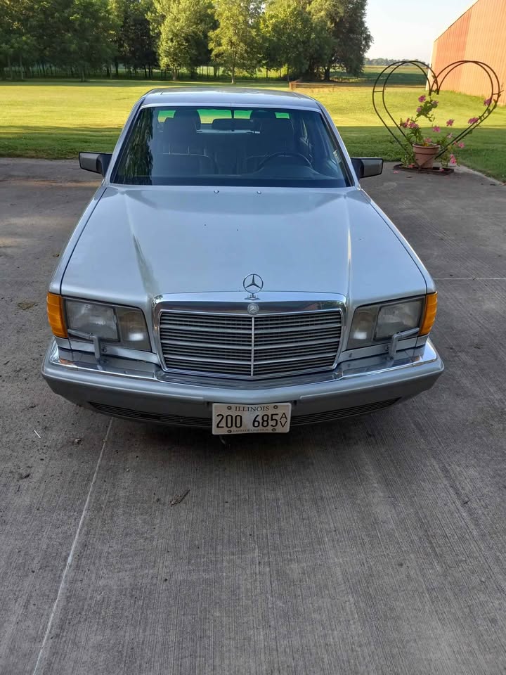 Silver 1990 Mercedes-Benz 300 SEL automatic sedan For Sale