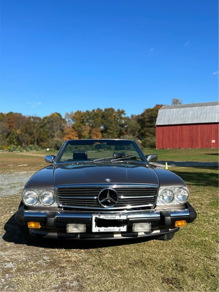 Brown 1987 Mercedes-Benz 560SL automatic convertible For Sale