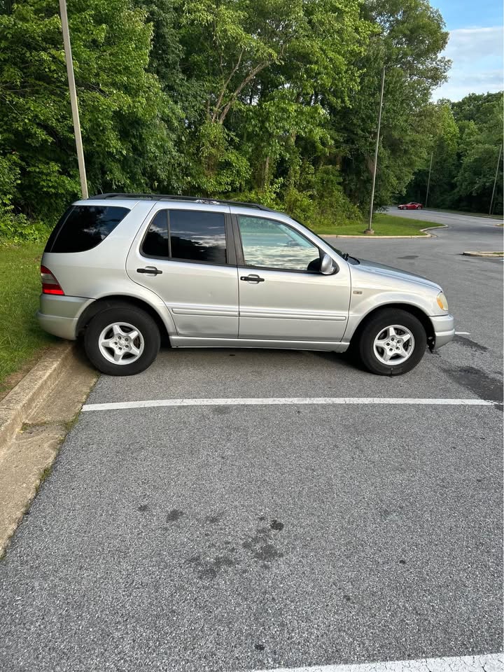 Silver 2002 Mercedes-Benz ML320 automatic SUV For Sale