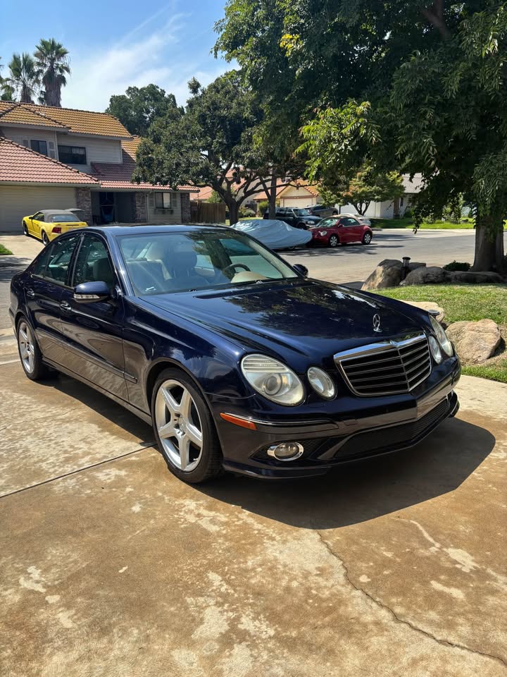 Blue 2009 Mercedes-Benz E350 sedan automatic For Sale